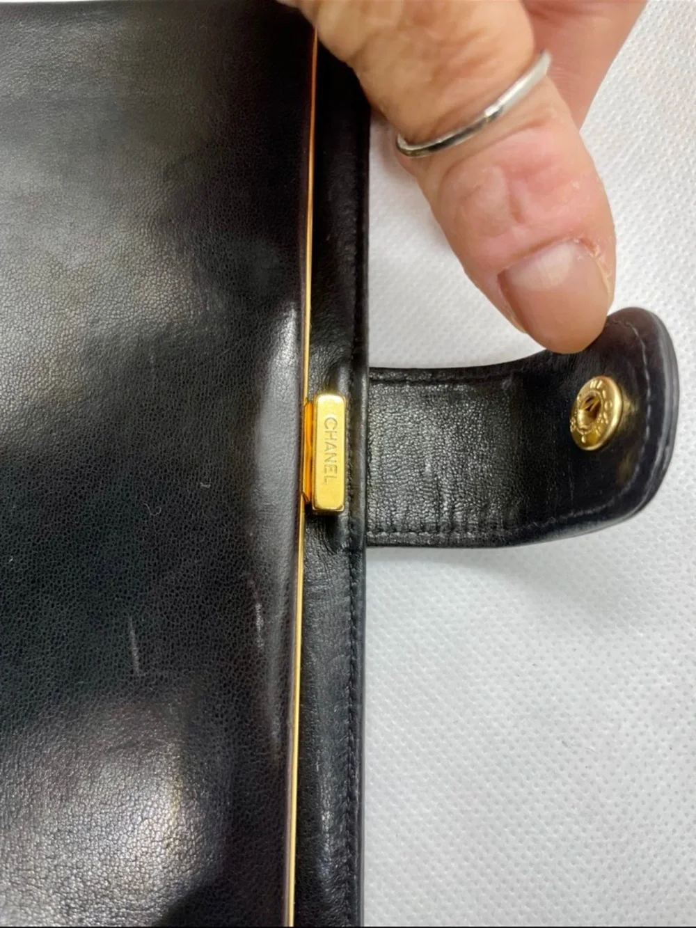 CHANEL Black Quilted Interlocking CC Leather Wallet - Picture 4 of 8